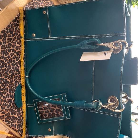Teal Wilson’s leather bag - Picture 7 of 9